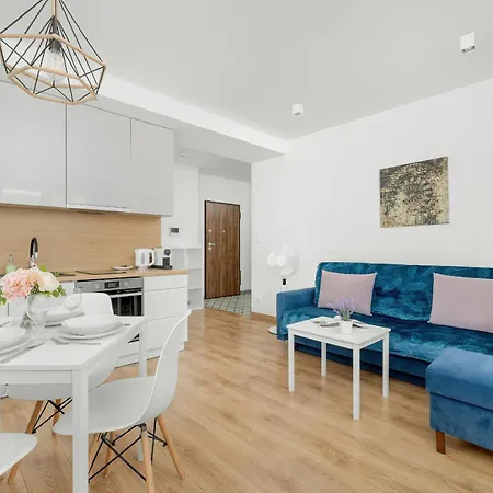 Elegancki Apartament Z Balkonem Dla 4 Osob By Renters Апартаменты *